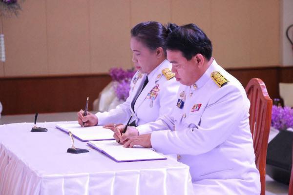 พิธีลงนามถวายพระพรชัยมงคล เฉลิมพระเกียรติสมเด็จพระนางเจ้า ฯ พระบรมราชินี 