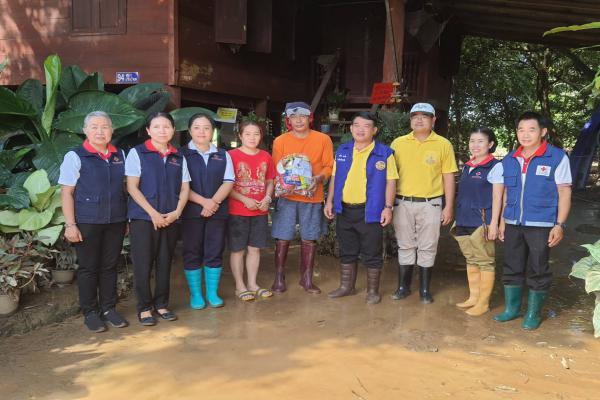 ลงพื้นที่และเยี่ยมให้กำลังใจ พร้อมมอบสิ่งของอุปโภค บริโภค ของเหล่ากาชาดจังหวัดลำพูน 